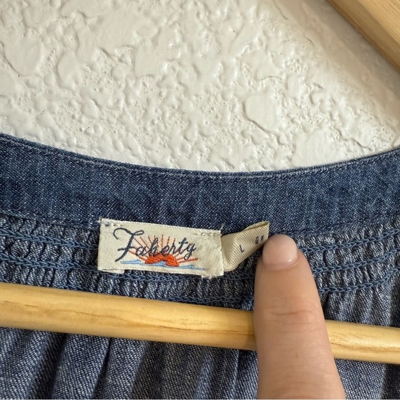 Faherty The Tried and True Odette Denim Top Size Large - Picture 4 of 6